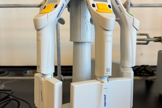 Multichannel electronic pipettes
