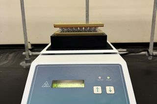 Shaker plate and 48-well reaction screening plate