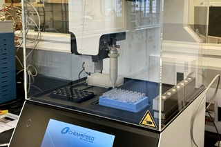Solid Dispensing Robot